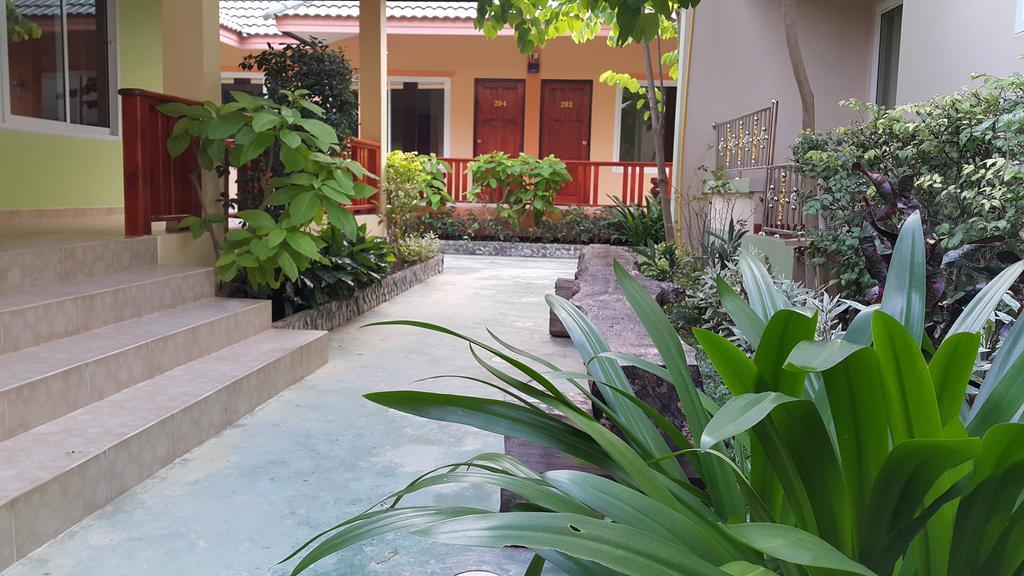 Ruen Narisra Resort Sukhothai Luaran gambar