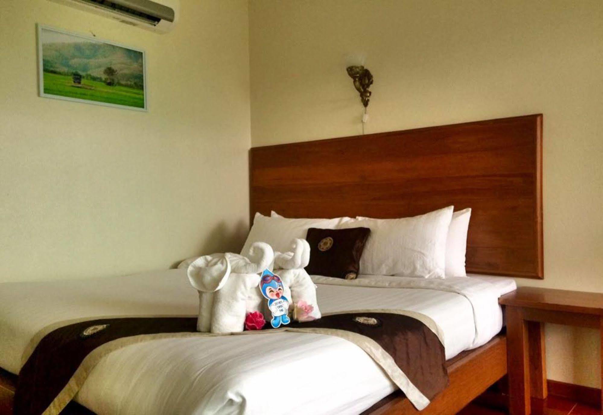 Ruen Narisra Resort Sukhothai Luaran gambar