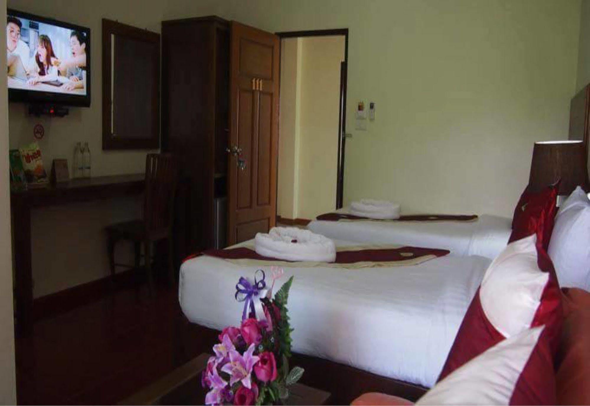 Ruen Narisra Resort Sukhothai Luaran gambar